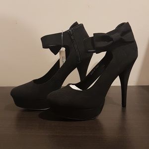 NWT Forever 21 Black Suede Bow Ankle Pumps